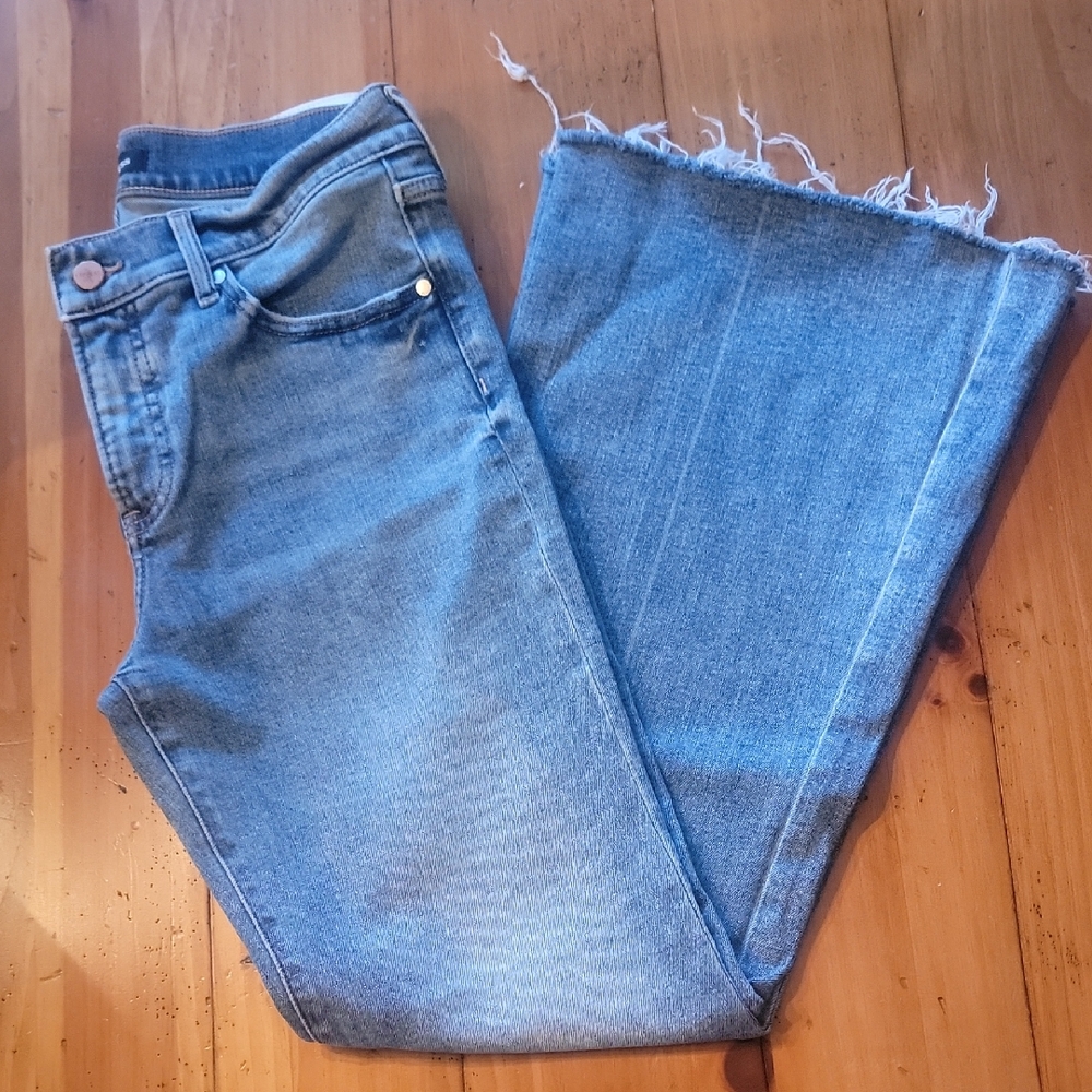 Express 70"s Flare Mid Rise Raw Hem Jeans 6 short
